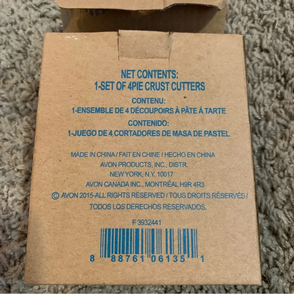 4 Pie Crust Cutters Avon